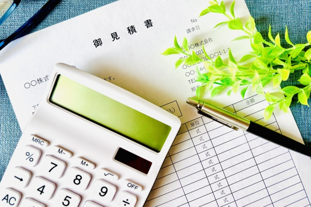 電卓と見積書