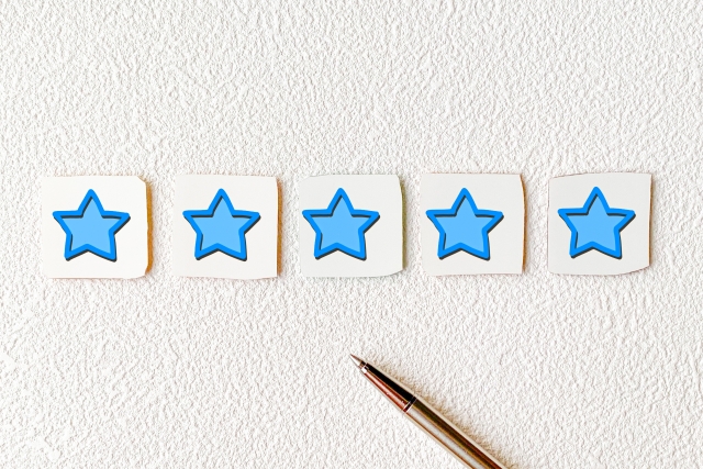 5つの青い星とペン