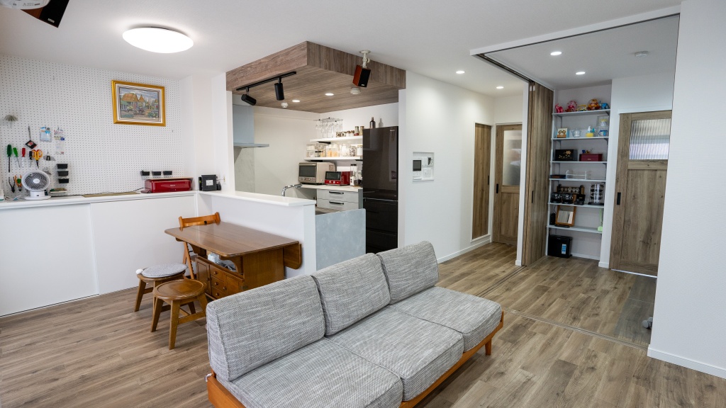 回遊動線を取り入れたキッチン